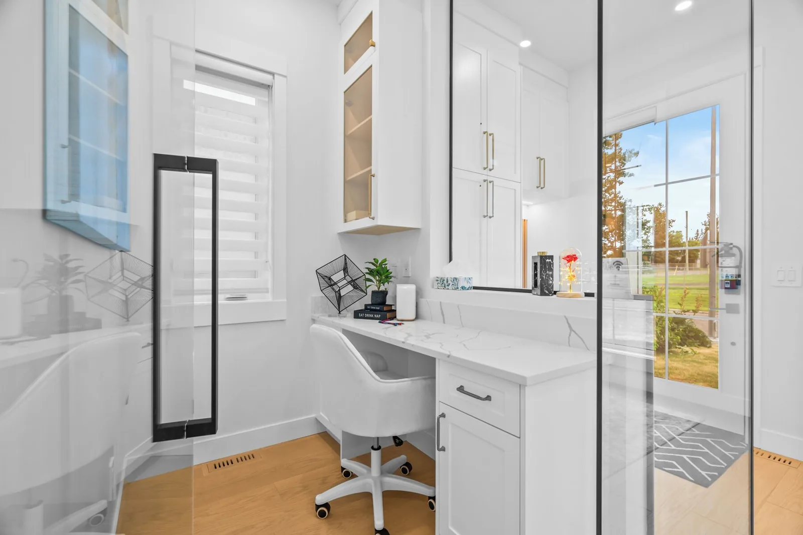 Work nook and ensuite in a Calgary short term rental, ready for the next guest